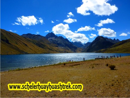Laguna Querococha 3980 m. Cordillera Blanca